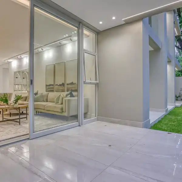 LUXURY GARDEN APARTMENT - MELROSE ESTATE