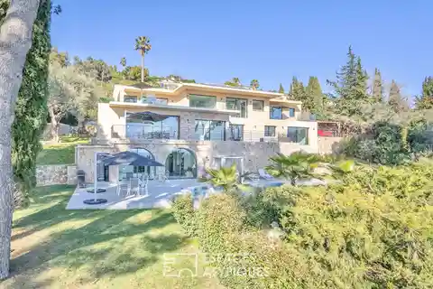 Modern Luxury Villa with Stunning Sea Views