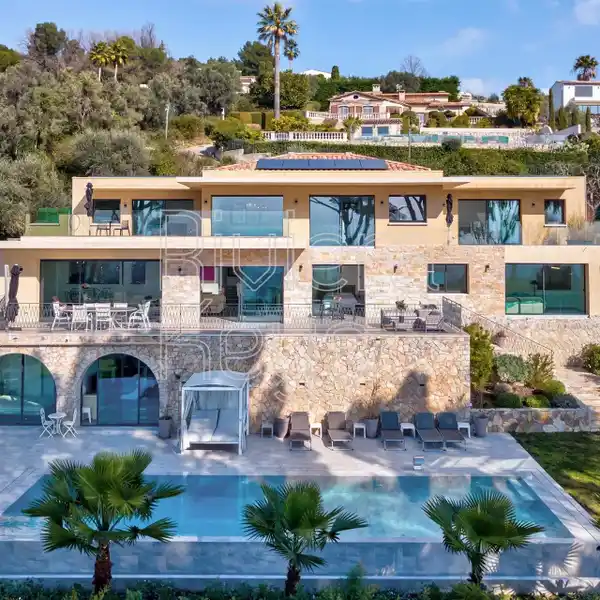 EXCEPTIONAL VILLA WITH PANORAMIC VIEWS OF THE MEDITERRANEAN SEA