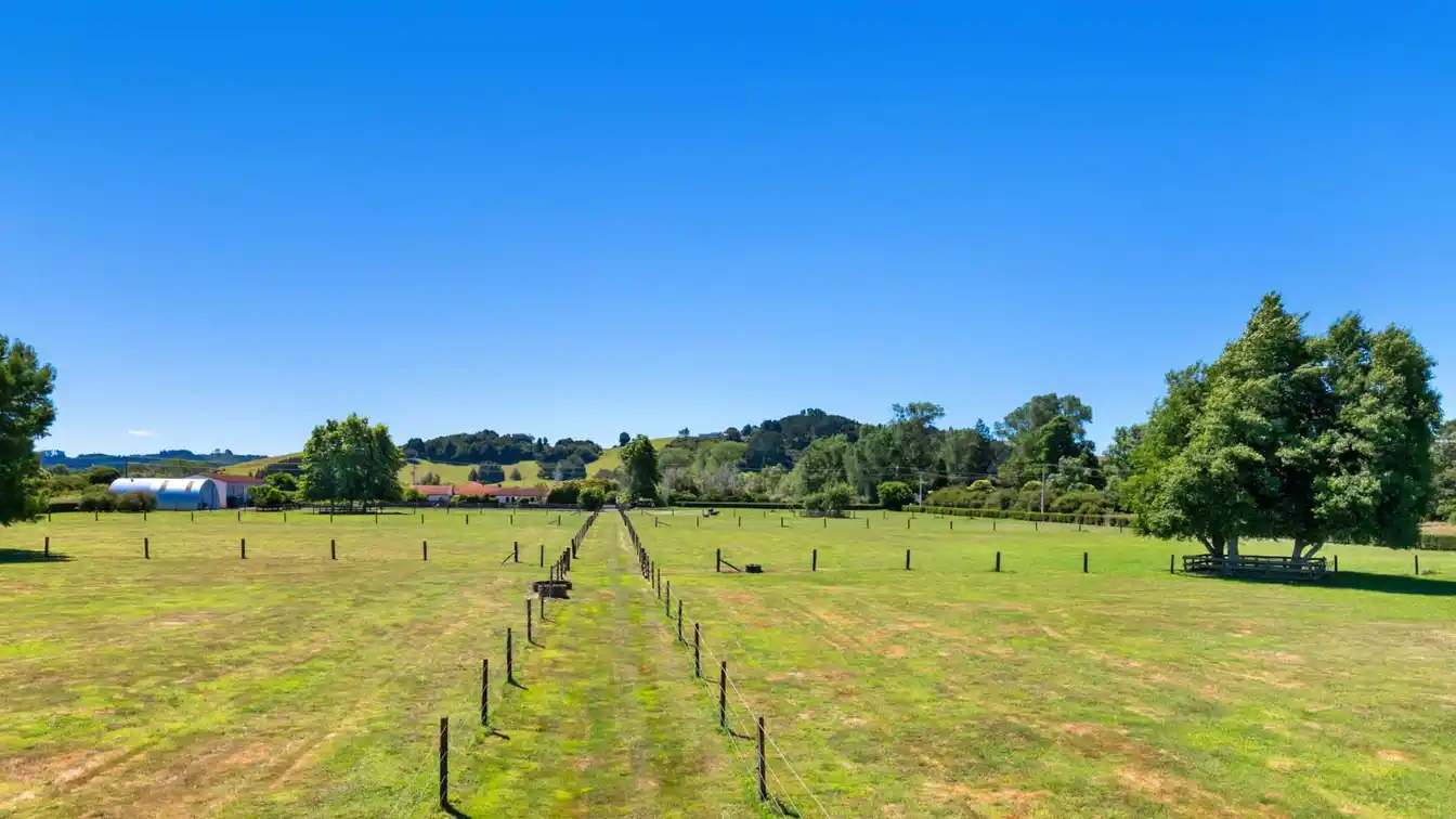 Versatile 10-acre Estate
