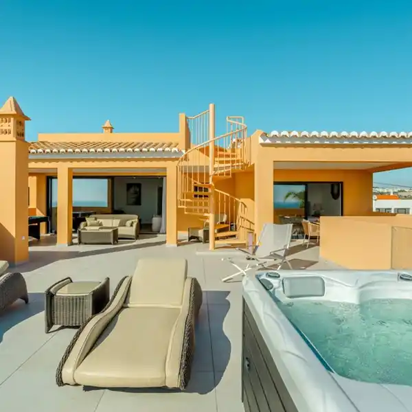 FANTASTIC SEAFRONT VILLA