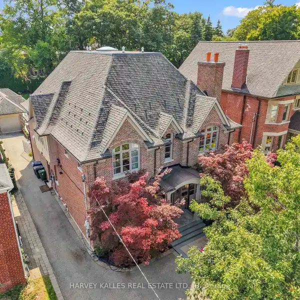 CUSTOM STUNNER IN THE HEART OF LYTTON PARK