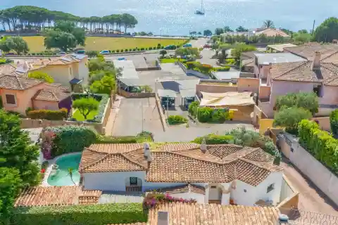 Elegant Villa with Pool