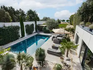 Extraordinary Contemporary Home with Sea Views