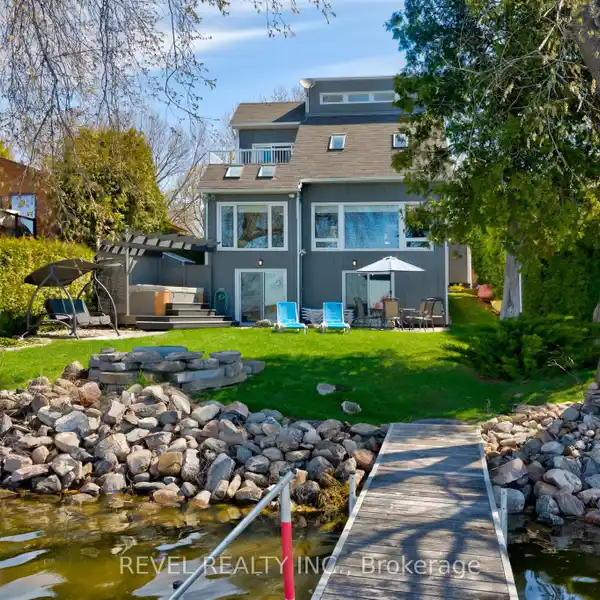 STUNNING LAKE SCUGOG WATERFRONT HOME
