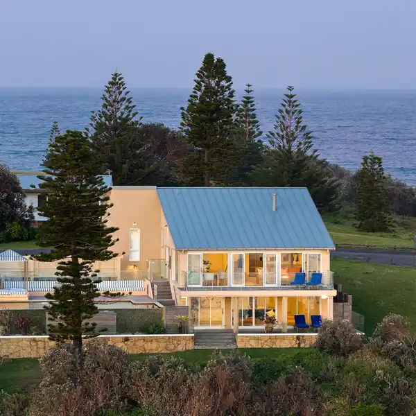 COASTAL MAJESTY ON GERROA HEADLAND