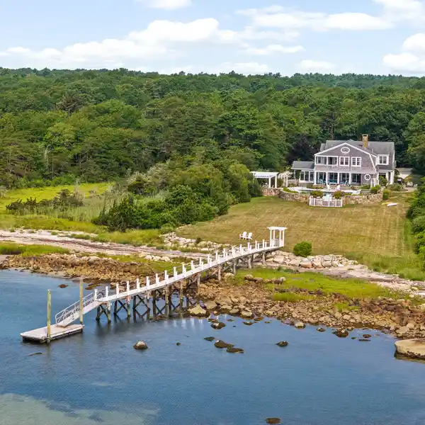 STUNNING OCEANFRONT RETREAT