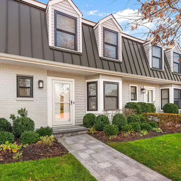 UNBELIEVABLE SOUTHAMPTON COMMONS CONDO FOR RENT