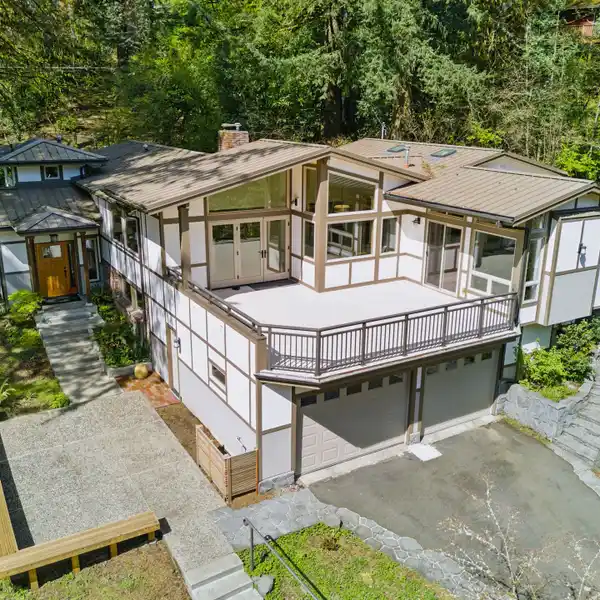 EXQUISITE REMODELED HOME WITH QUARTERS