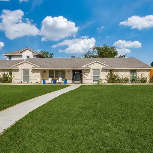 BEAUTIFUL HOME BLENDING CHARM AND ELEGANCE