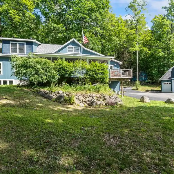 RARE LAKE HOME ON THE GREAT SACANDAGA