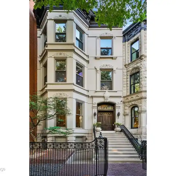 LIMESTONE RESIDENCE WITH TERRACES AND PRIVATE SANCTUARY