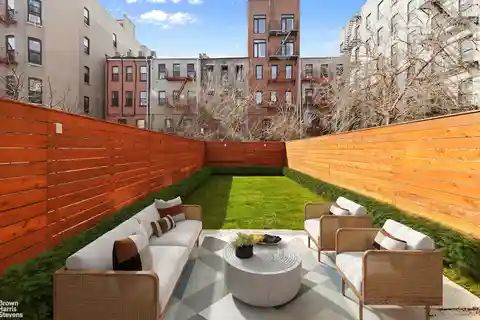 Charming Park Block Townhome in Prime Harlem Location
