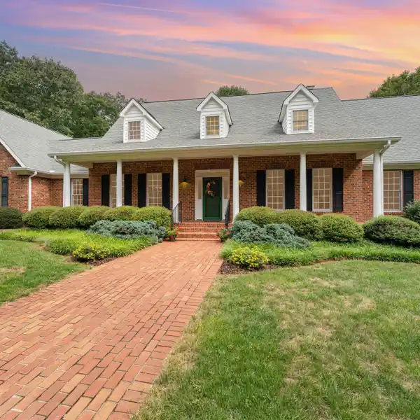 IDYLLIC 28-ACRE HORSE PROPERTY