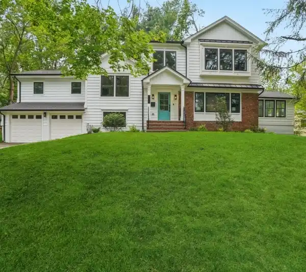 STYLISH ENTERTAINER’S DREAM WITH PRIVATE YARD