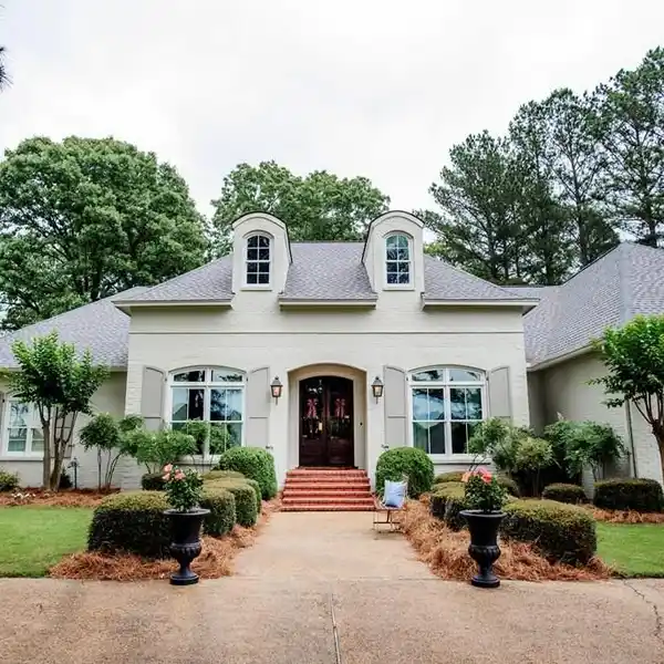 EXQUISITE CUSTOM HOME IN WELLSGATE