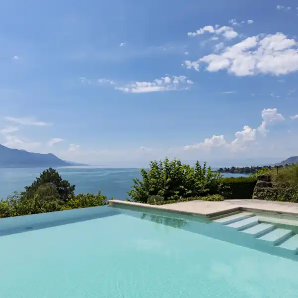 BEAUTIFUL PROPERTY WITH PANORAMIC LAKE AND MOUNTAIN VIEWS