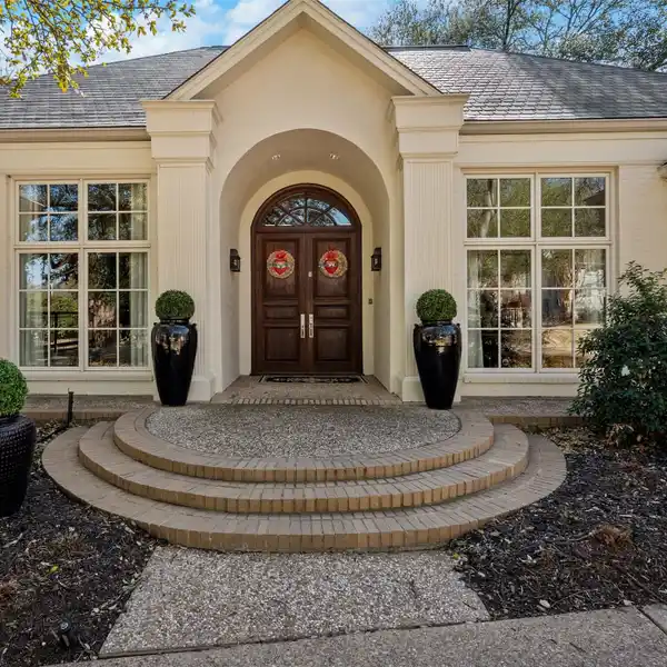 TURNKEY PROPERTY IN A COVETED LOCATION