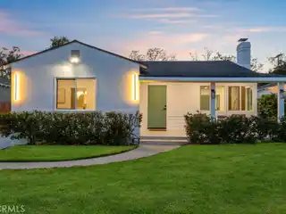 Beautifully Renovated Residence in a Vibrant Neighborhood
