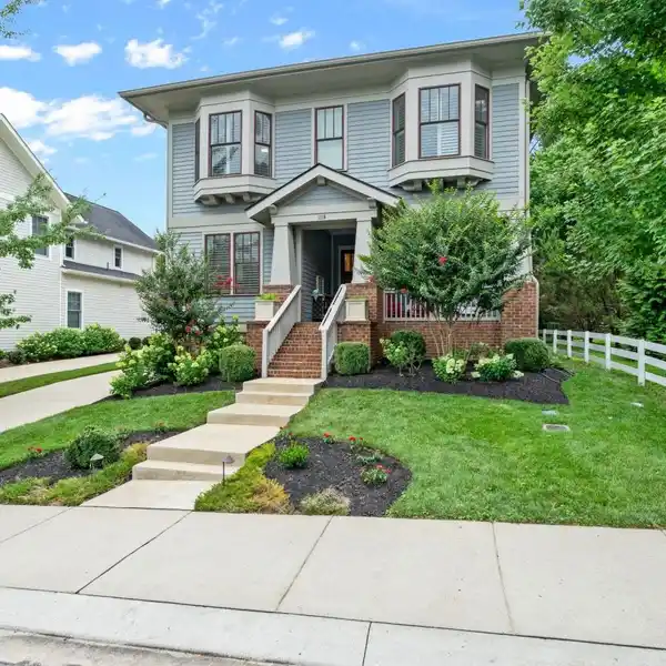 BEAUTIFUL CUSTOM HOME IN CHARMING BENELLI PARK