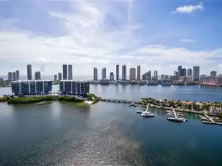 Peninsula One’s Lower Penthouse