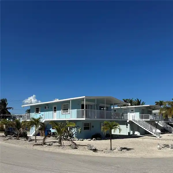 BEAUTIFUL TWO-STORY KEY LARGO HOME