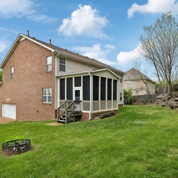 SPACIOUS HOME IN THE DESIRABLE MOUNTAIN VIEW SUBDIVISION