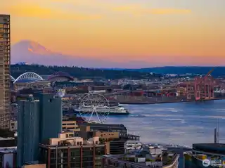 Spacious Penthouse with Iconic Views