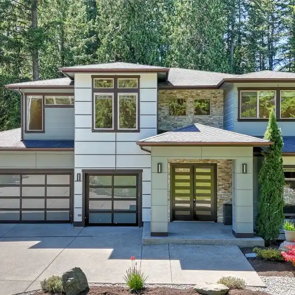 HIGH-END CUSTOM CONTEMPORARY HOME IN SOUGHT-AFTER LOCATION