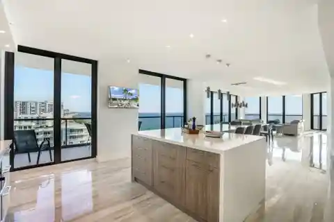 Ocean View Penthouse in Prime Location
