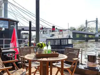 Incredible Riverboat at Cadogan Pier