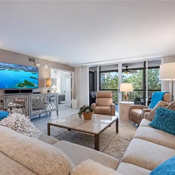 FABULOUS FIRST FLOOR END UNIT