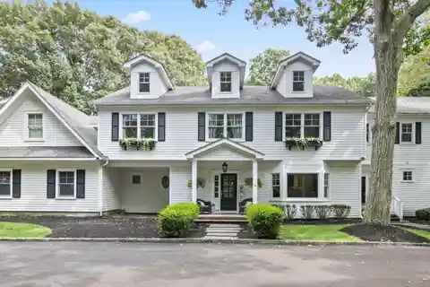 Custom Colonial in Old Field South