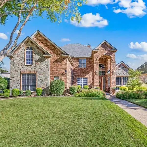 BEAUTIFULLY MAINTAINED HOME ON THE OAKS COURSE AT WALNUT CREEK COUNTRY CLUB