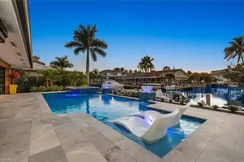 Gorgeous Fully Renovated Home on a T-Canal