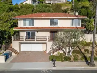 Elegant Coastal Retreat with Captivating Ocean Views