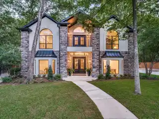 Fully Renovated Luxury Home with Outdoor Oasis