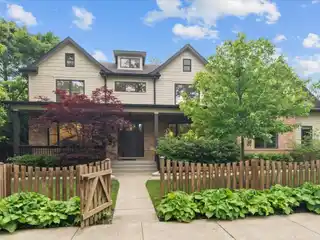 Stunning Newer Construction in Prime Location