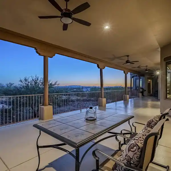 STUNNING SOUTHWESTERN STYLE HOME