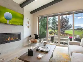 Mountain-Modern Gem with Sweeping Valley Views