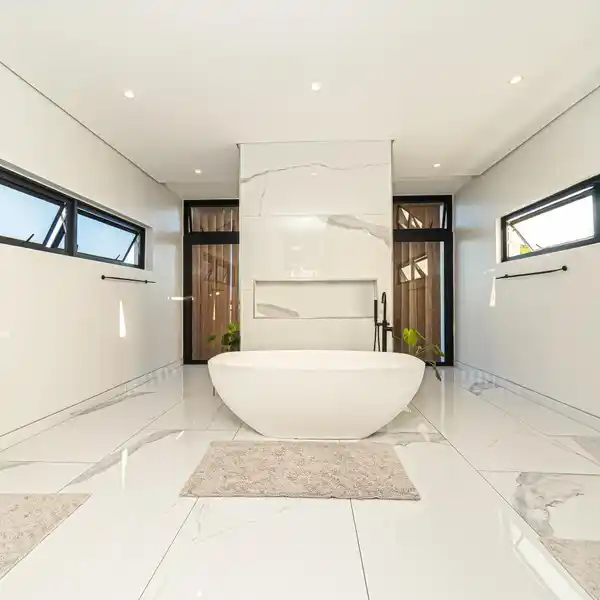 SOPHISTICATED LIVING WITH WORLD-CLASS ESTATE AMENITIES