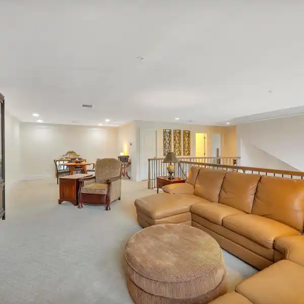 EXPANSIVE CONDO IDEAL FOR RELAXATION AND ENTERTAINING