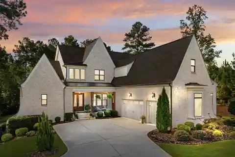 Modern Southern Elegance on Expansive Private Grounds