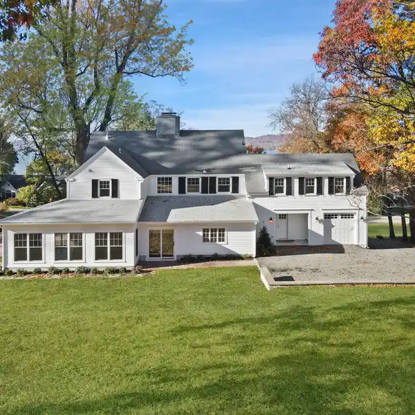 EXQUISITE NEWLY RENOVATED FIVE BEDROOM HOME
