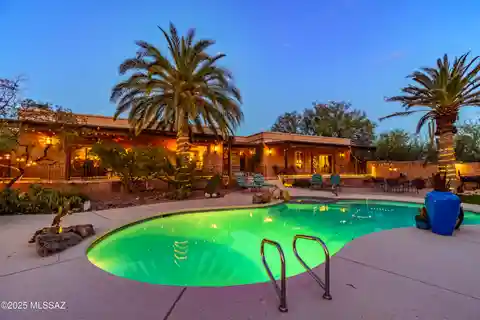 Classic Masonry Tucson Ranch in a Peaceful Setting