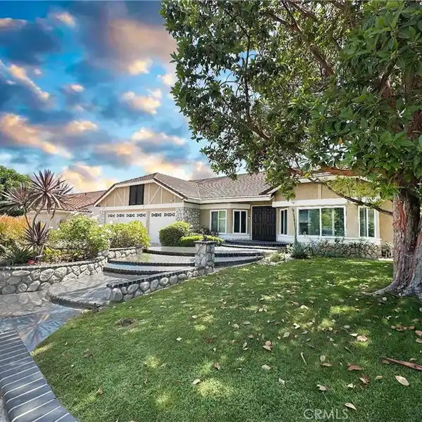 BEAUTIFULLY MAINTAINED HOME IN A FRIENDLY NEIGHBORHOOD