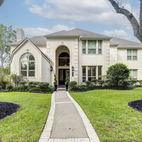 BEAUTIFULLY RENOVATED ESTATE WITH GOLF COURSE VIEWS