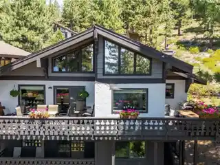 Chalet-Style Retreat with Flawless Lake Views