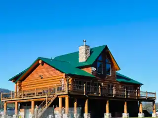 Stunning Log Home on Lake Roosevelt