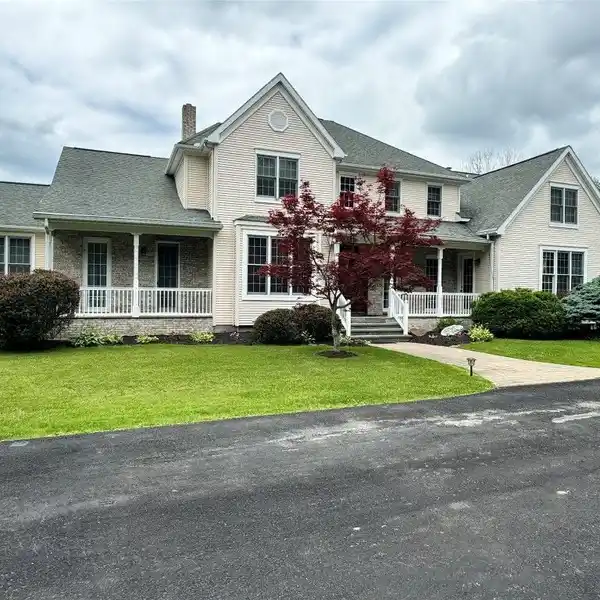 UNIQUE 14.64-ACRE PROPERTY